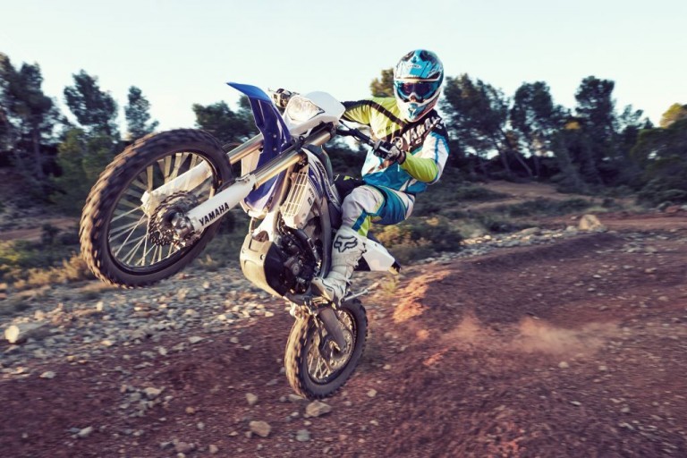 Noua senzație din enduro: Yamaha WR450 2016, motocicleta care îți taie respirația