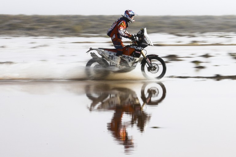 Mani Gyenes recupereaza pozitie dupa pozitie in Dakar 2017