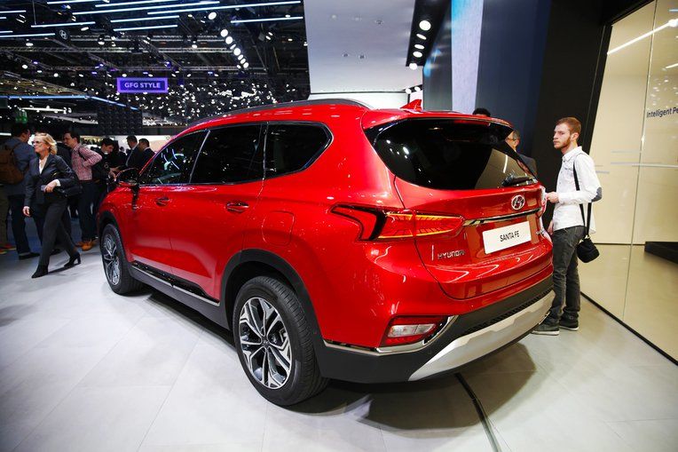 hyundai-santa-fe-3 Cele mai importante premiere la Salonul Auto de la Geneva (Galerie foto)