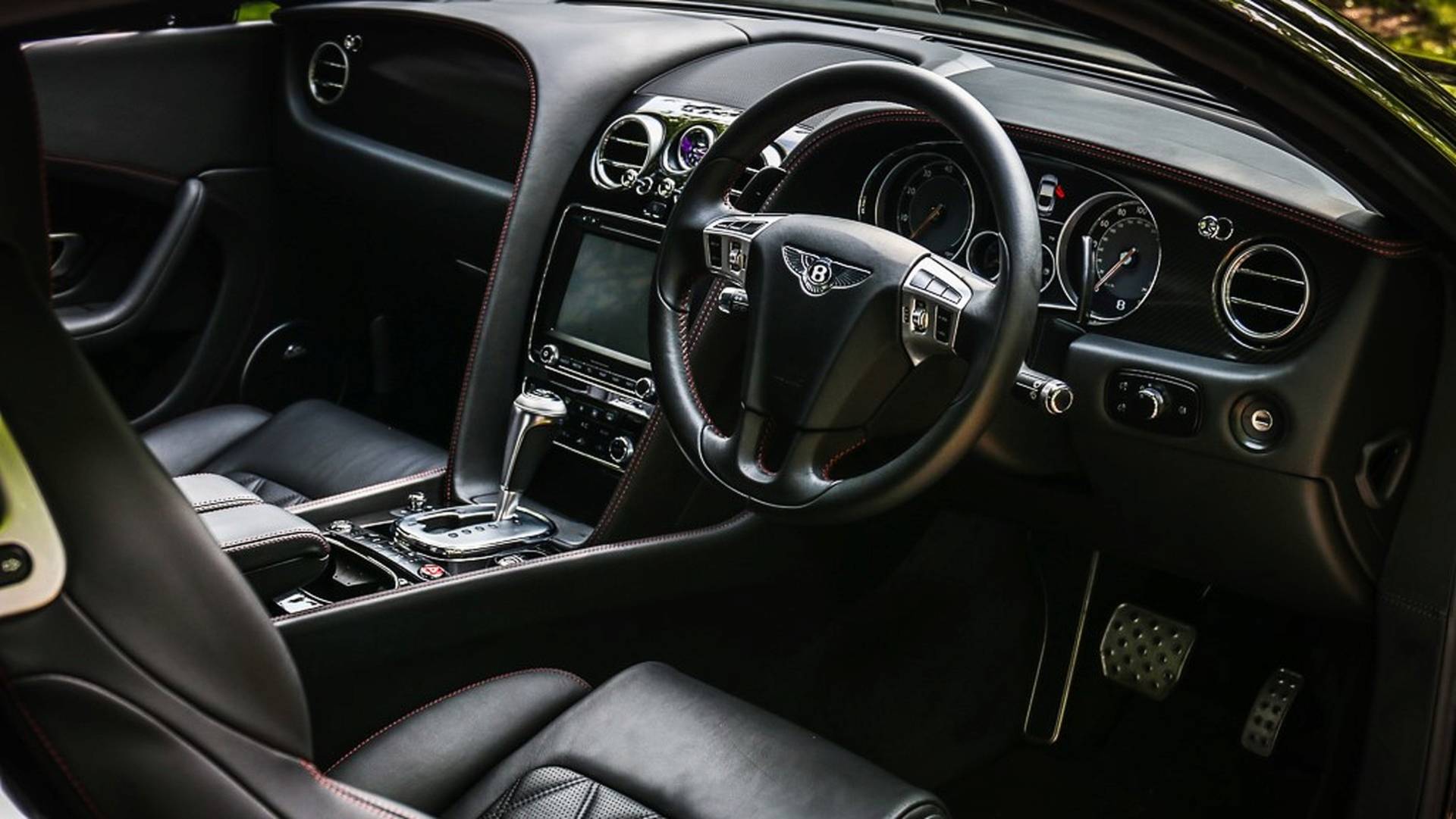 bentley3 Sir Elton John isi scoate la licitatie Bentleyul: Ce suma spera sa obtina