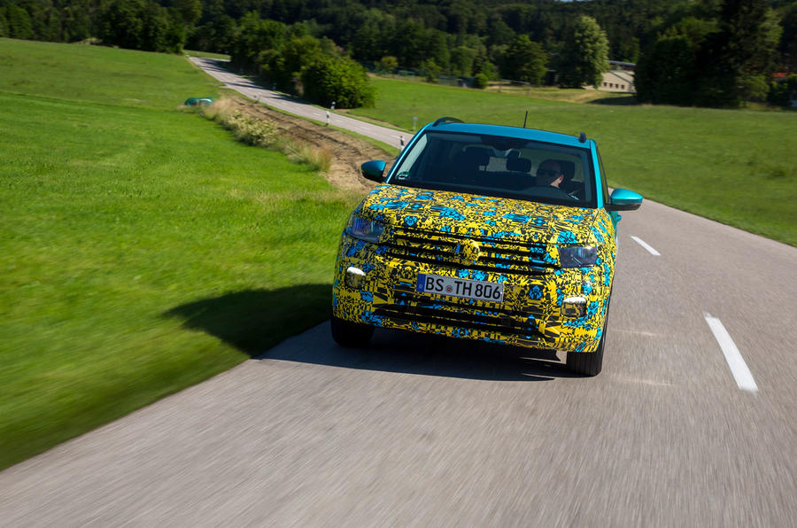 t-cross-fata Primele imagini cu viitorul SUV Volkswagen T-Cross