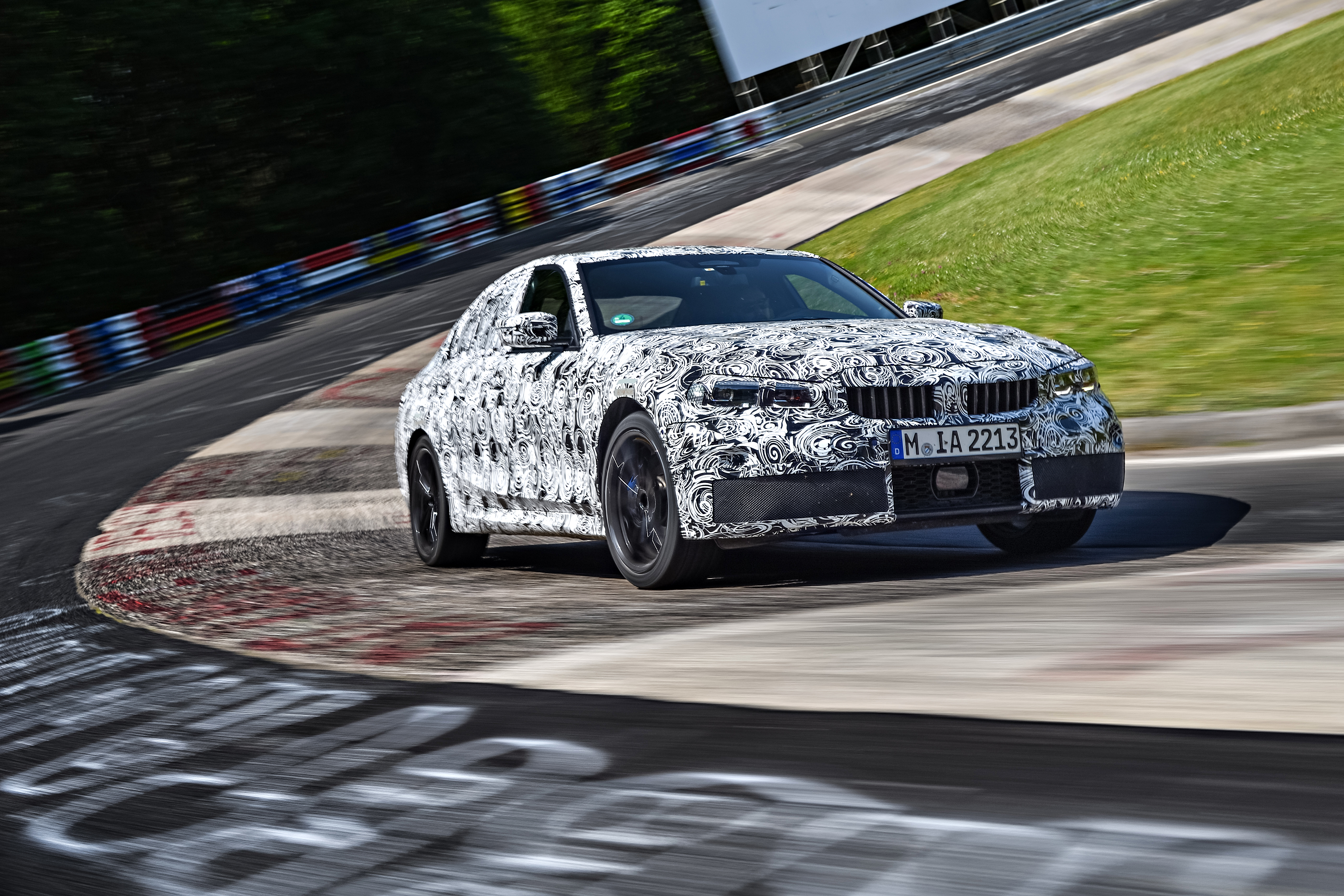 P90317716_highRes_testing-at-the-nuerb-1 Cum s-a descurcat noul BMW Seria 3 pe legendara bucla Nordschleife a circuitului Nurburgring