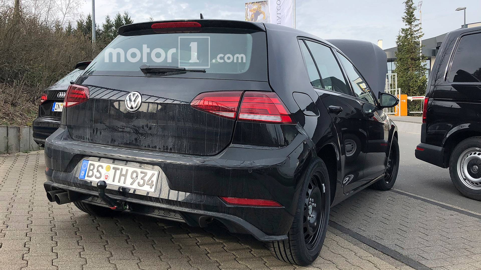 volkswagen-golf-8-test-mule-3 Detalii despre urmatoarea generatie VW Golf apar la suprafata: Vor renunta la Variant?