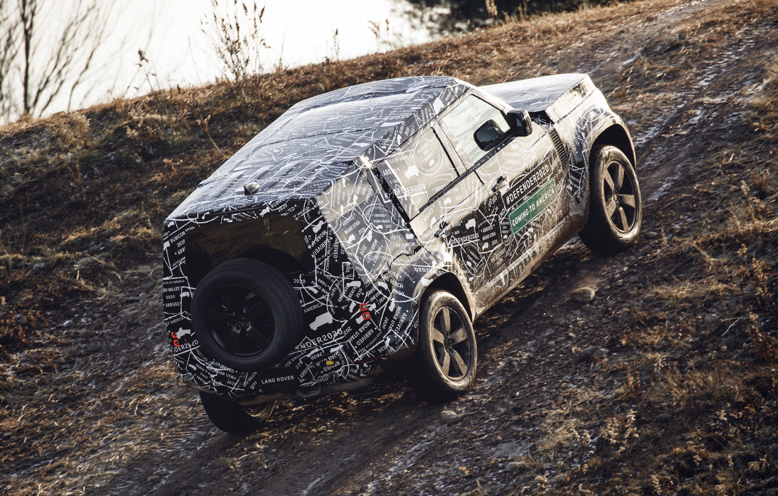 defender4 Land Rover ne prezinta noua generatie Defender