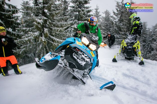 52608731_2203530749703937_2161437146341179392_o-630x420 Spectacol cu snowmobile la Stana de Vale