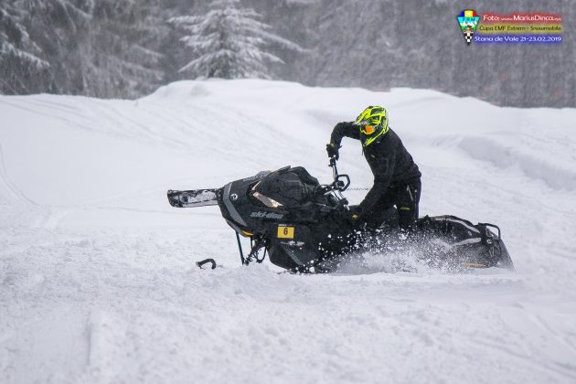 52688554_2203530136370665_6232380026218610688_o-630x420 Spectacol cu snowmobile la Stana de Vale