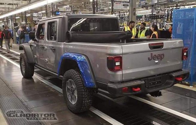 First-Production-2020-Jeep-Gladiator-Pickup-2-656x420 Noul Jeep Gladiator a intrat in productie