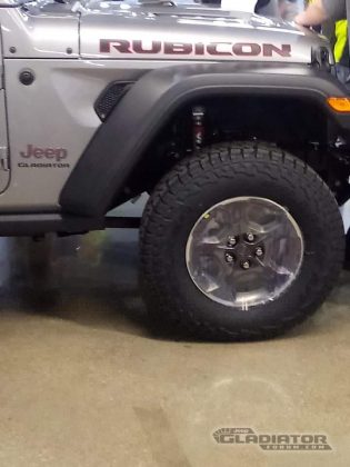 First-Production-Jeep-Gladiator-Pickup-3-315x420 Noul Jeep Gladiator a intrat in productie