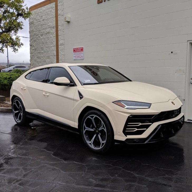 lamborghini-urus_62574200 Lady Gaga nu renunta la camioneta Ford SVT Lightning desi a ajuns la 300 milioane de dolari avere!