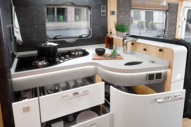 HYMER_BML_Kueche.1-630x420 HYMER a lansat noile sale case pe roti