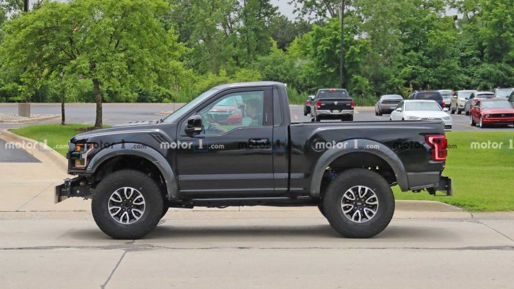 pick-up-Ford-Bronco1-747x420 Pick-up derivat din Ford Bronco? Asa se pare!