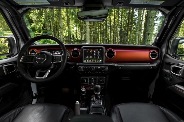 New-Jeep-Gladiator-14-630x420 Gladiator surprins in varful Dolomitilor!