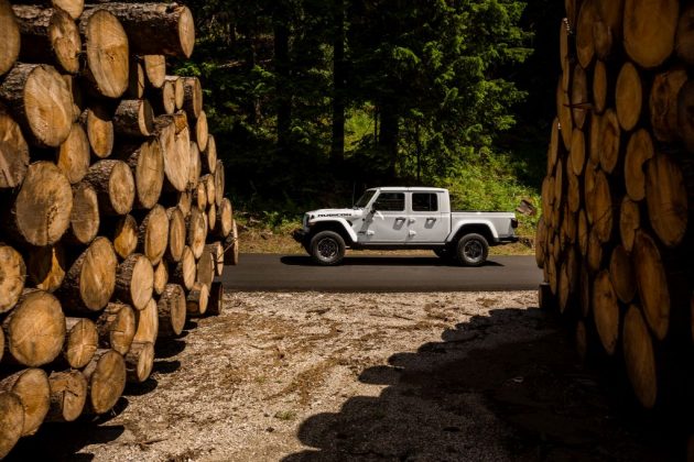 New-Jeep-Gladiator-16-630x420 Gladiator surprins in varful Dolomitilor!