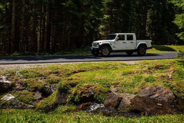 New-Jeep-Gladiator-18-630x420 Gladiator surprins in varful Dolomitilor!