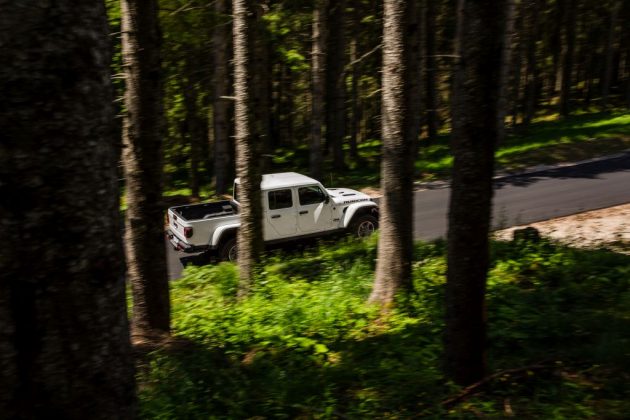 New-Jeep-Gladiator-19-630x420 Gladiator surprins in varful Dolomitilor!