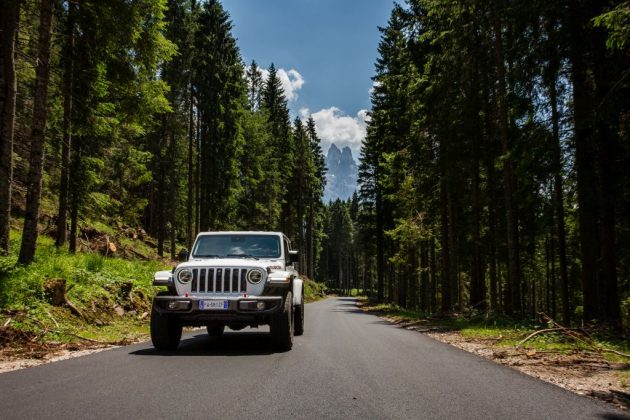 New-Jeep-Gladiator-20-630x420 Gladiator surprins in varful Dolomitilor!