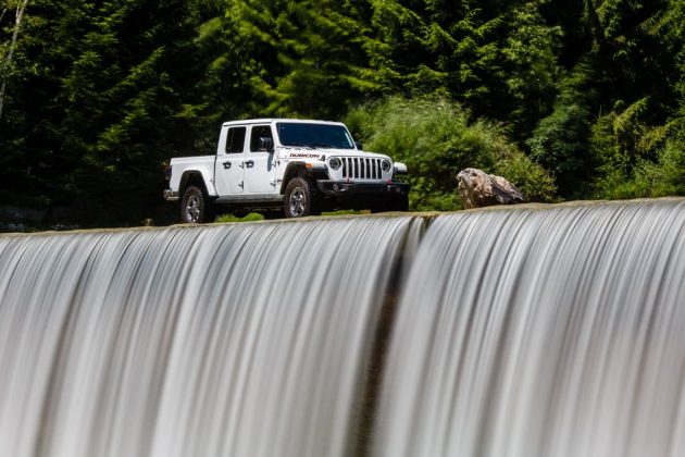 New-Jeep-Gladiator-40-630x420 Gladiator surprins in varful Dolomitilor!