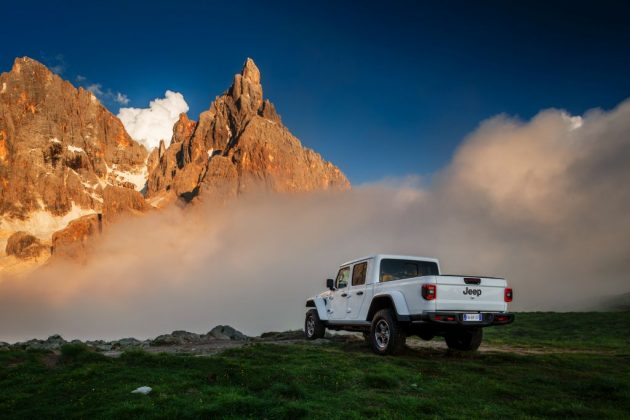 New-Jeep-Gladiator-8-630x420 Gladiator surprins in varful Dolomitilor!