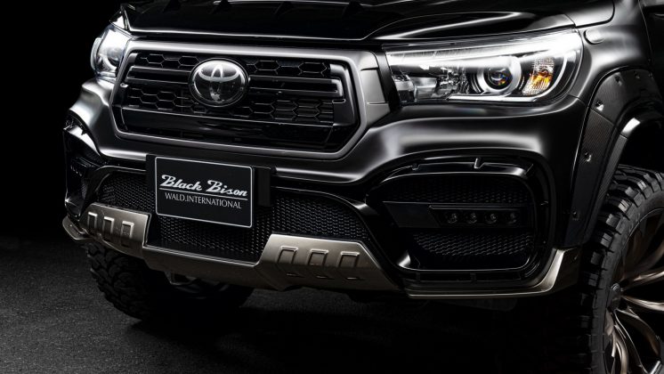 Toyota-Hilux-Black-Bison_9-746x420 Toyota Hilux primeste "tratamentul" Black Bison