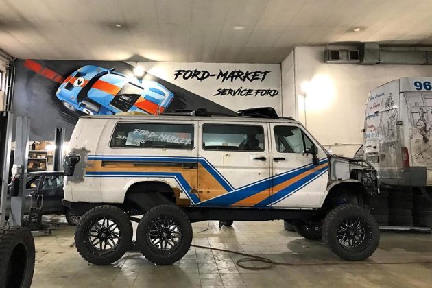 Ford-RaptorBus-6x6_2-630x420 Ford RaptorBus 6x6, idee nastrusnica din Rusia