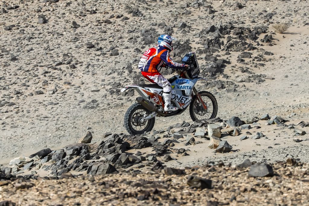 Emanuel-Gyenes-Dakar-2021-Etapa-4-RallyZone-Cristiano-Barni-1024x683 Mani Gyenes câștigă etapa a 4-a și recuperează