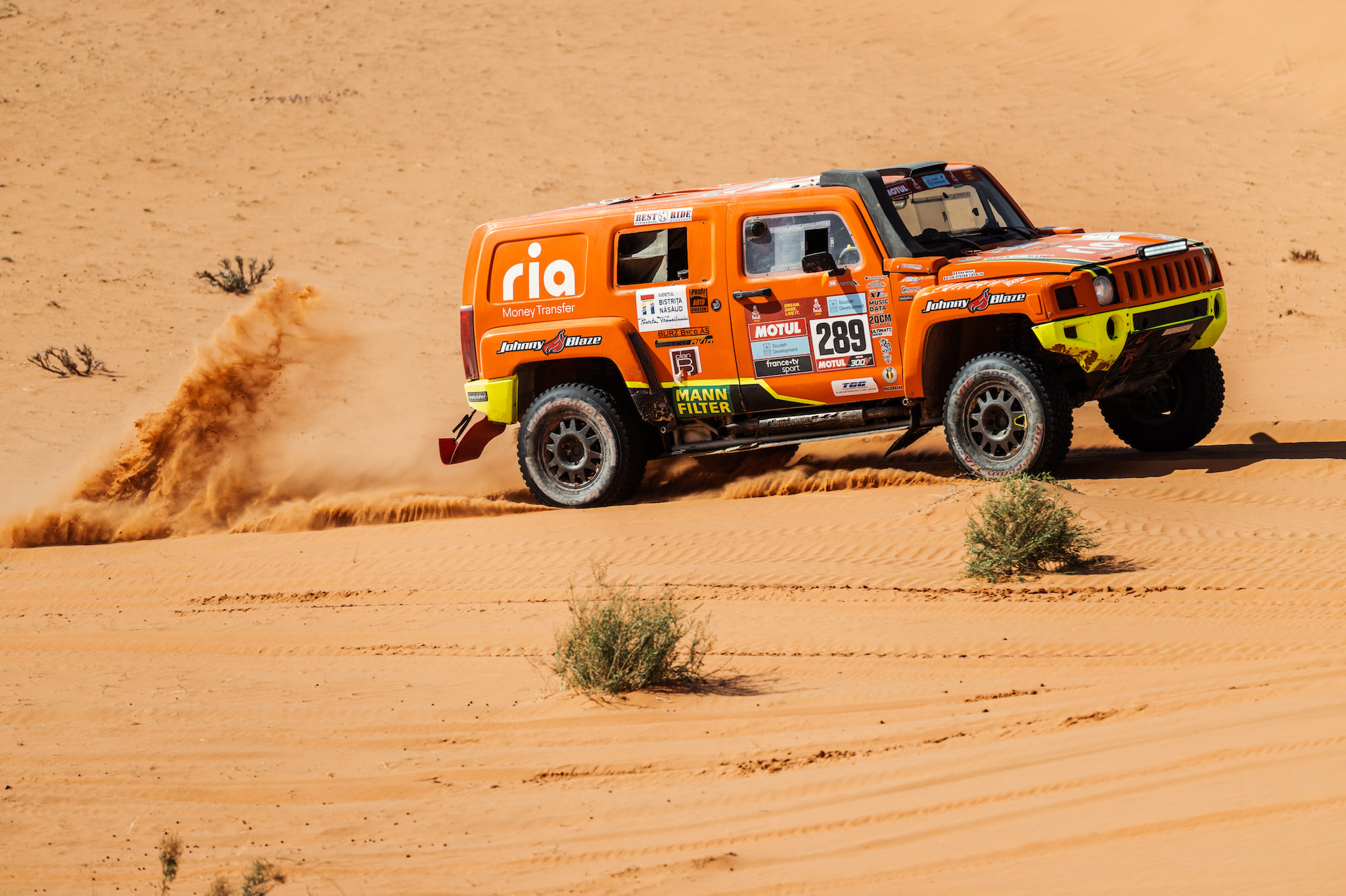 Dakar 2022: Mani Gyenes pe podium. Românii merg mai departe și la auto. Loeb reduce ecartul, iar la moto avem schimbare de lider și abandon de marcă Dakar-2022-Mihai-Ban-Cheloo-Transilvania-Rally-Ria