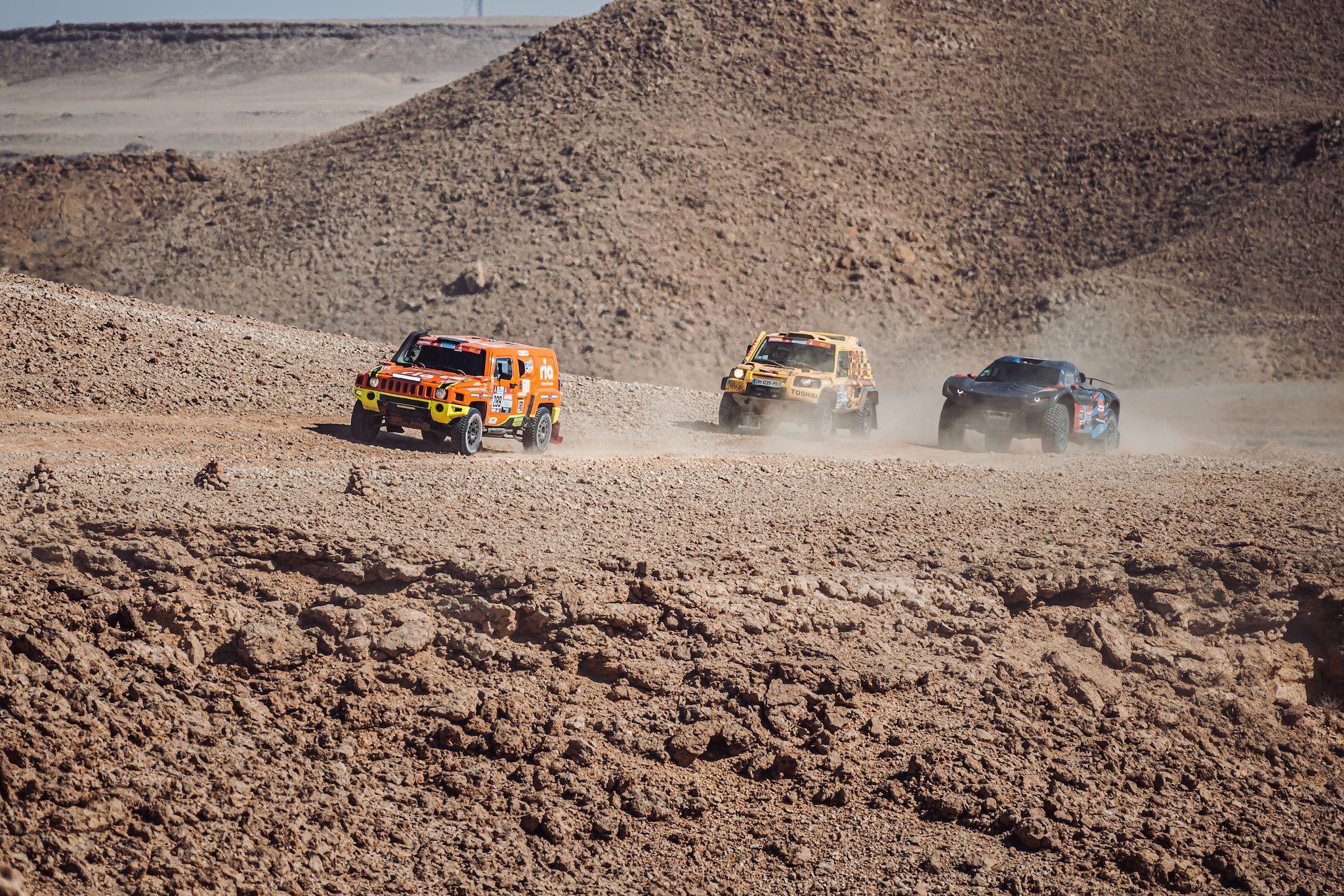 Dakar 2022: La jumătatea competiției, românii pe plus. Al-Attiyah și Sunderland conduc în continuare Transilvania-Rally-Ria-21