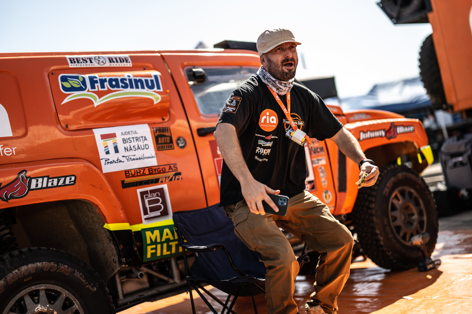 Dakar 2022 – etapa 1 B: Sanders și Al-Attiyah fac dubla. Început de aventură pentru Mihai Ban și Cheloo. Video