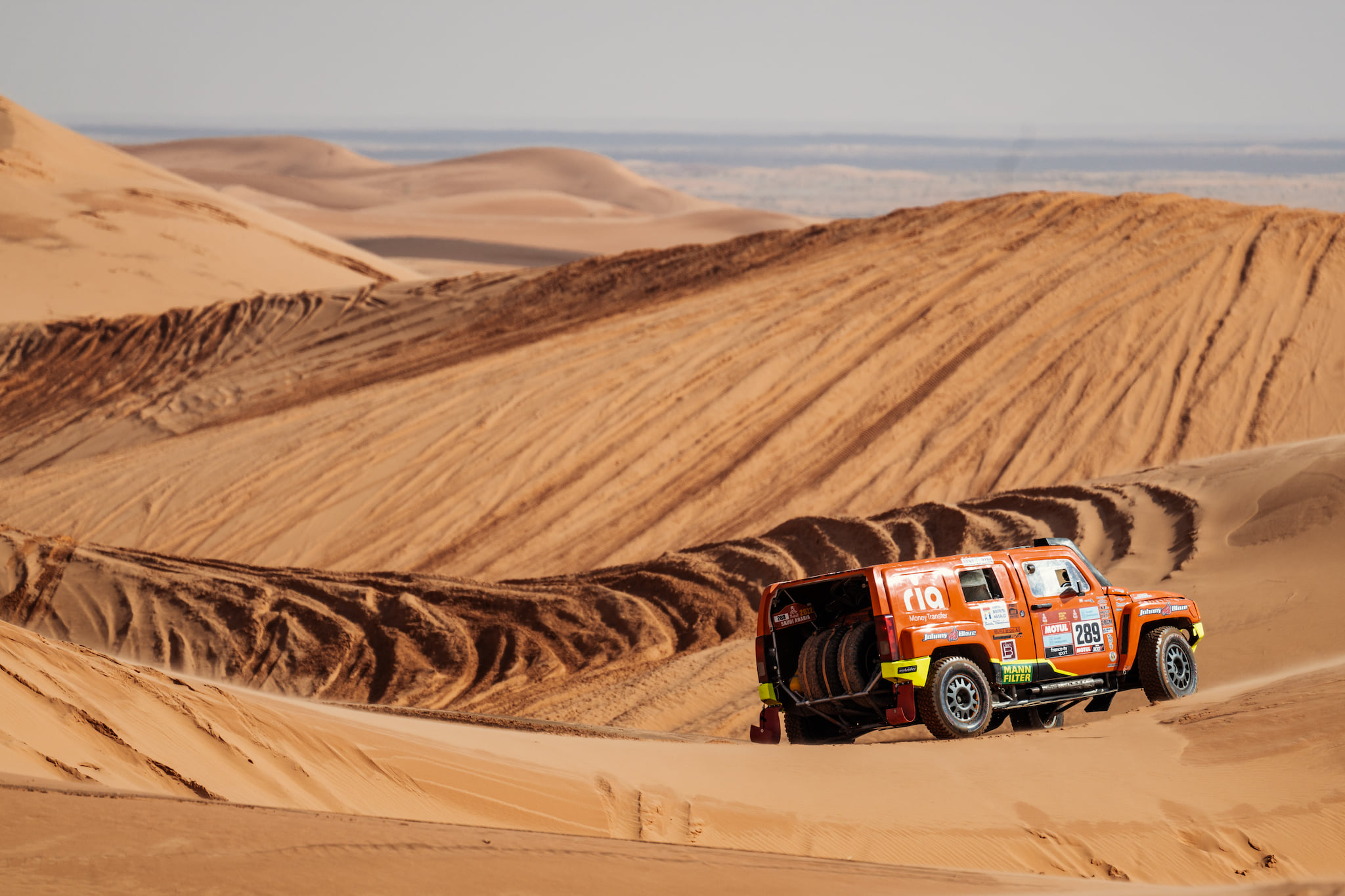 Dakar 2022: Al-Attiyah și Sam Sunderland conduc după etapa maraton ”ruptă”. Românii merg mai departe. Video Transilvania-Ria-4