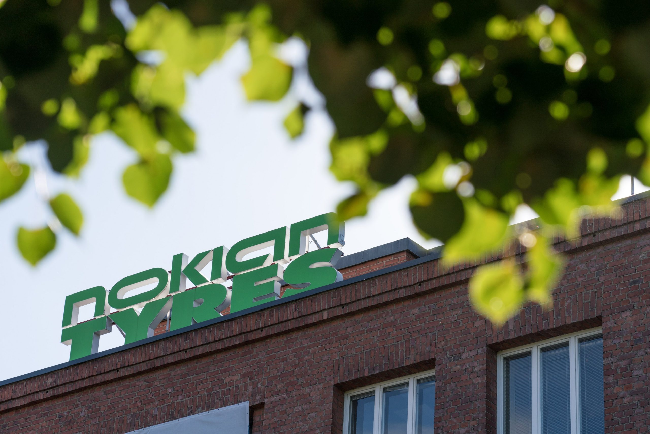 Nokian Tyres plc va investi 650 milioane de euro intr-o fabrica greenfield din Romania NokianTyres_factory_inNokia_Finland_02-scaled