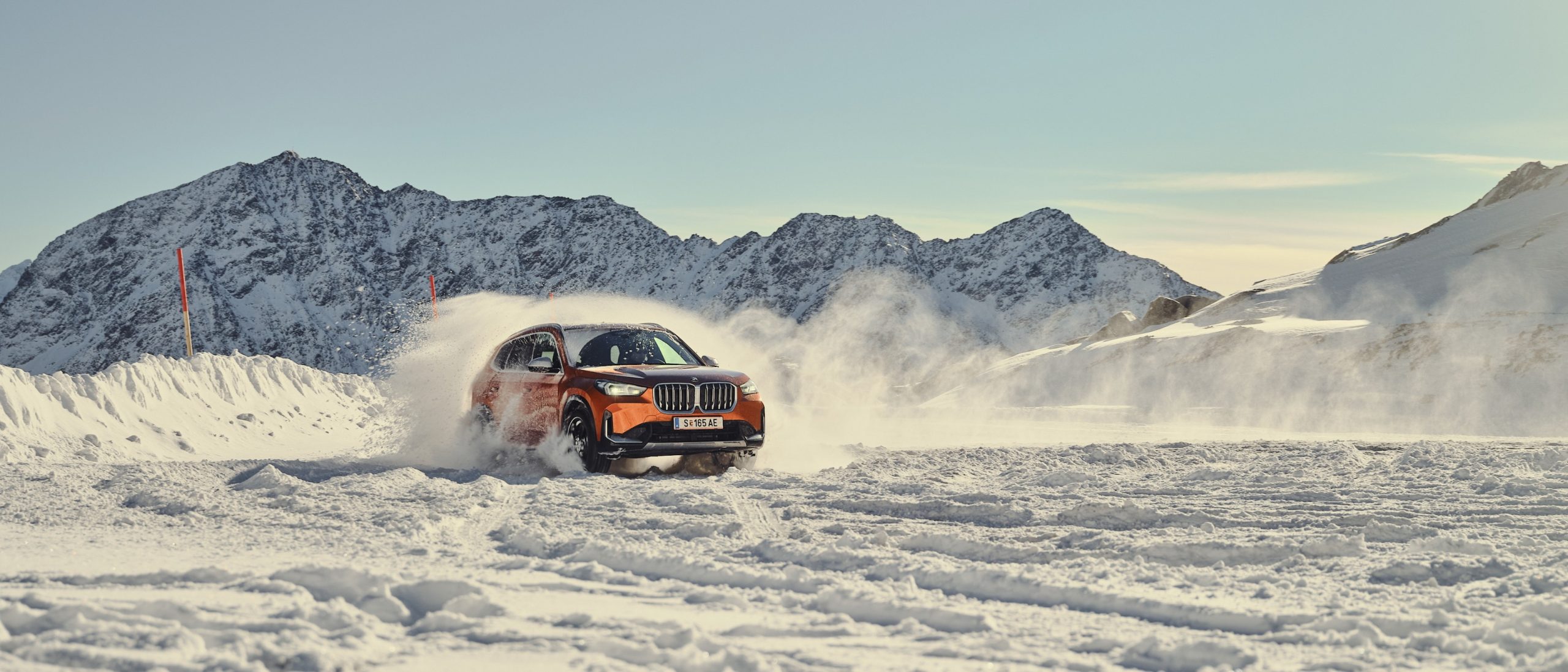 BMW xDrive în trei variante: noile BMW X1 şi BMW iX1 testate iarna la Sölden P90488678_lowRes_bmw-x1-xdrive23d-scaled