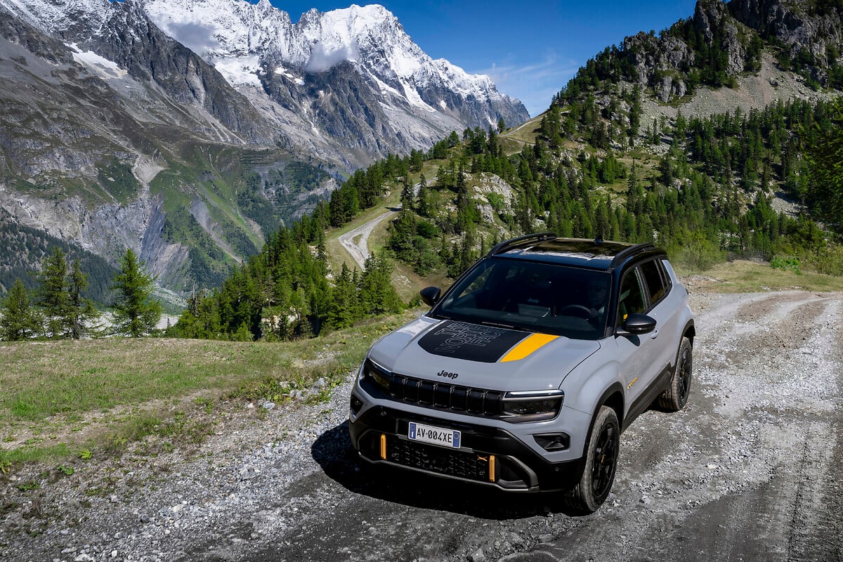 2554600-c0d00wl26m-whr Jeep® la Salonul Auto de la Bruxelles 2025: Premieră pentru Avenger 4xe The North Face Edition și alte modele emblematicee