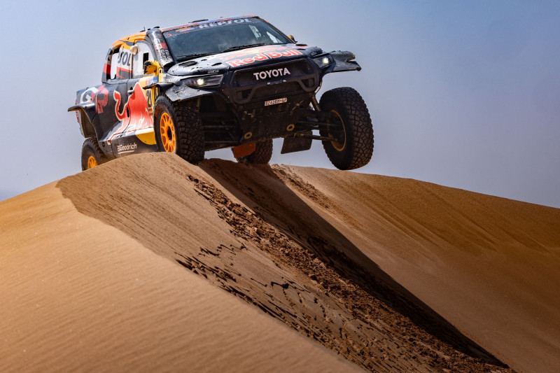 800_kin-0782 Lategan și Cummings câștigă Etapa 8 din Dakar 2025 și extind dominația Toyota