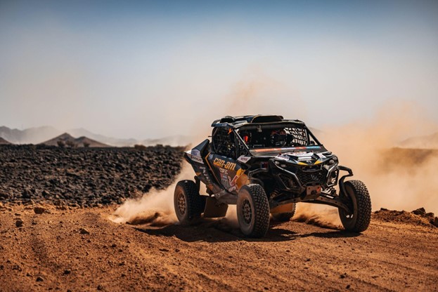 Chaleco-Lopez-and-Sara-Price-claim-three-consecutive-stage-wins-with-the-Can-Am-Maverick-R Brock Heger și Max Eddy aduc victoria Polaris în clasa SSV la Dakar 2025