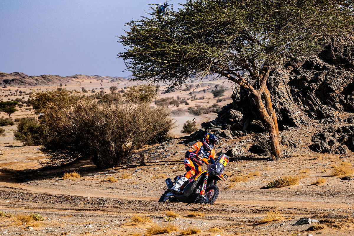 moto-dakar-2025 Victorie pentru Luciano Benavides în Etapa a 8-a a Raliului Dakar 2025